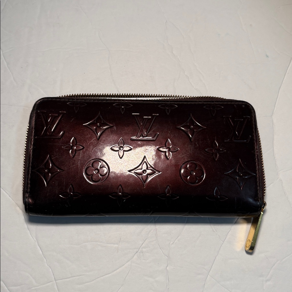 Louis Vuitton Amatante Vernis Burgundy Brown Zip Around Wallet
